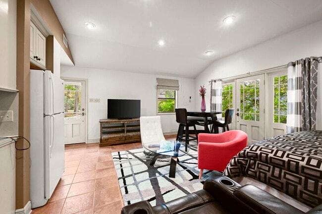 Building Photo - 4724 Lake Point Ave