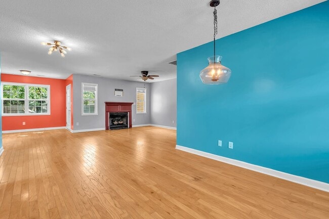 Building Photo - 403 Arabian Ln
