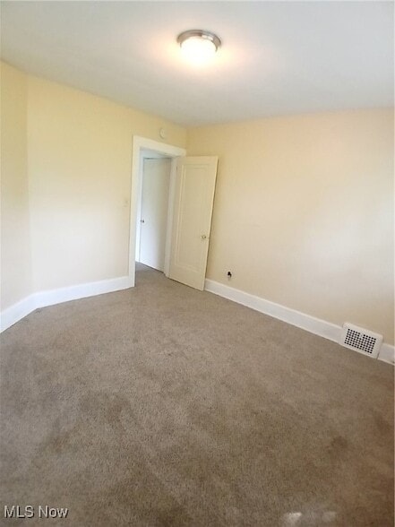 Building Photo - 711 Anoka Ln