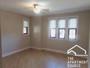 Building Photo - 894 Green Bay Rd