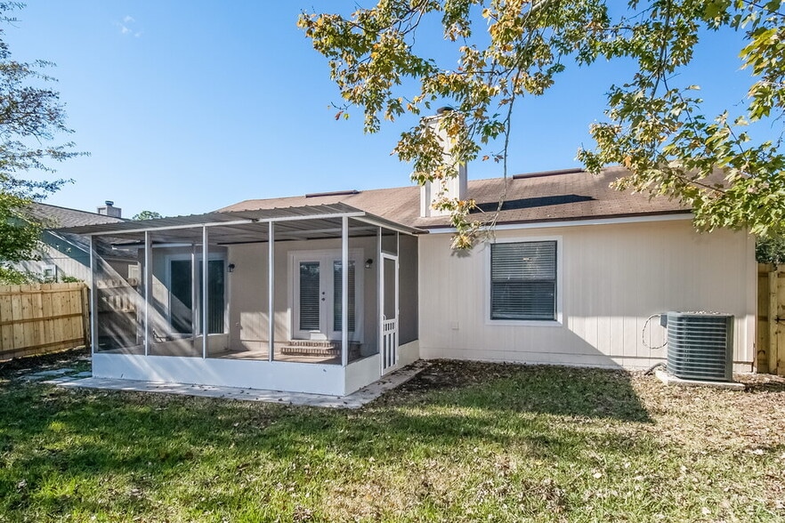 Building Photo - 10827 Carrington Ct