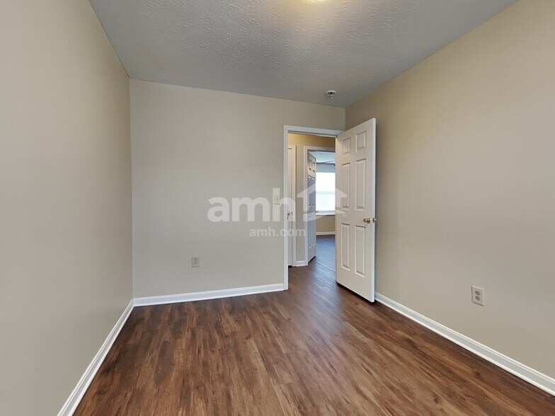 Building Photo - 1234 Nottingham Rd