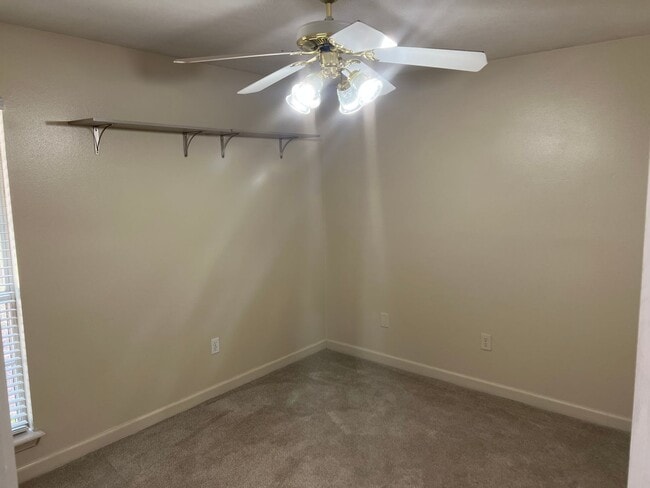 Building Photo - Charming 3 Bed 2 Bath Home