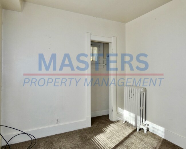 Building Photo - 4113 N Lockwood Ave