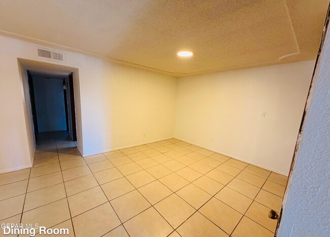 Building Photo - 10555 Kinross Ave