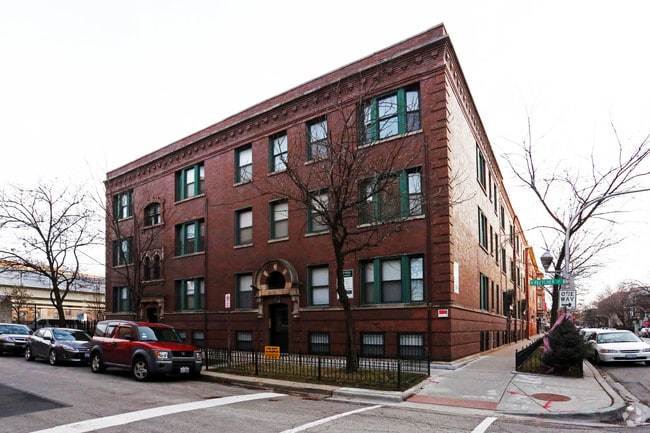 953 W Fletcher St - 953-959 W Fletcher St