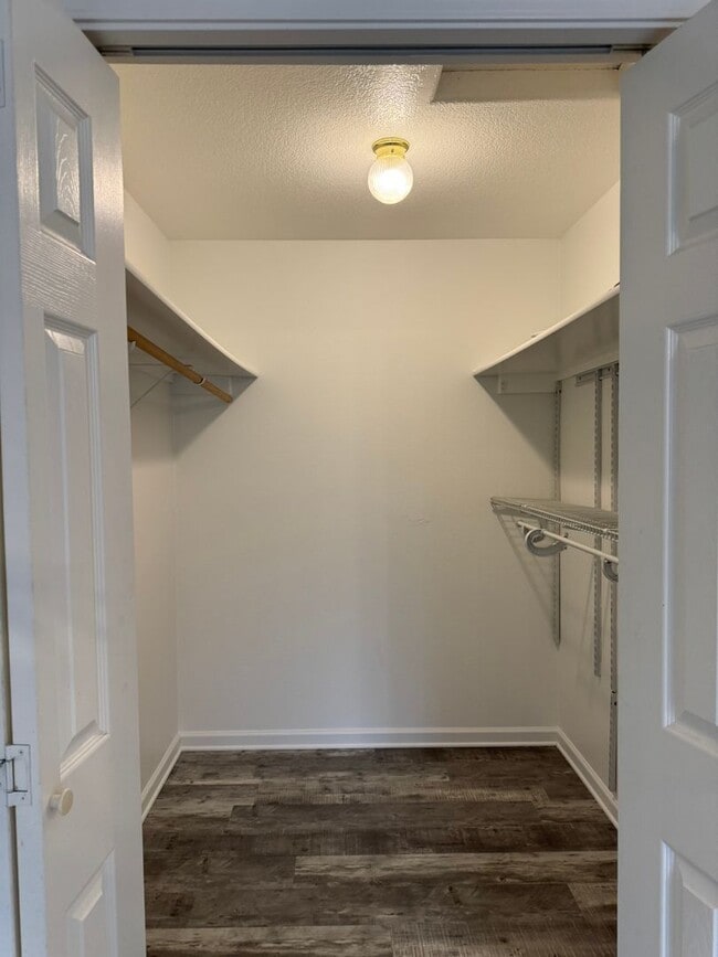 Building Photo - 3657 Rivercrest Dr