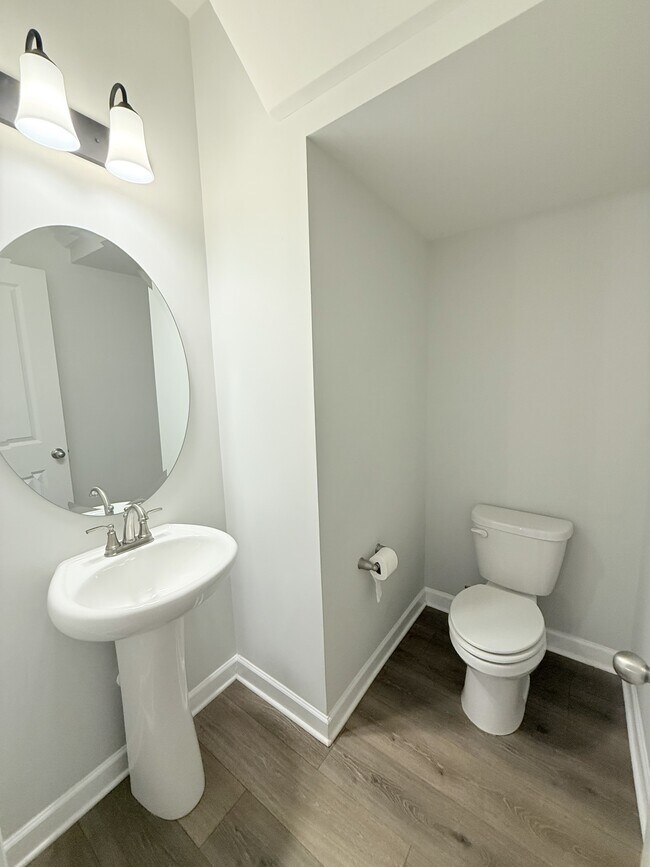 Building Photo - 704 Carraway Garden Dr