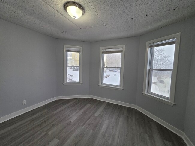 Building Photo - 39 Harlem St