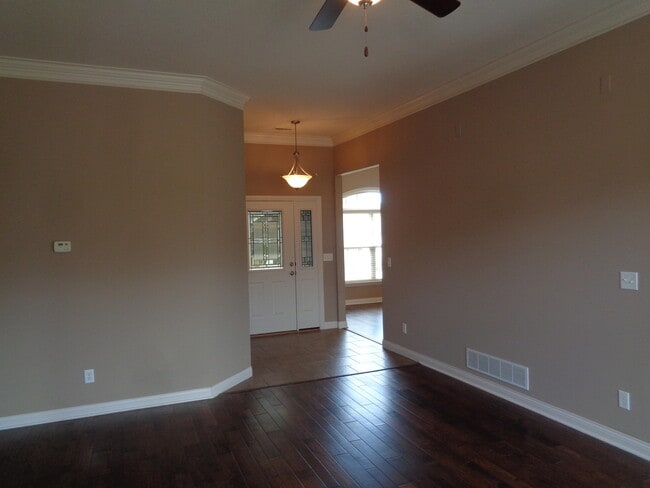 Building Photo - 2702 Comstock Dr