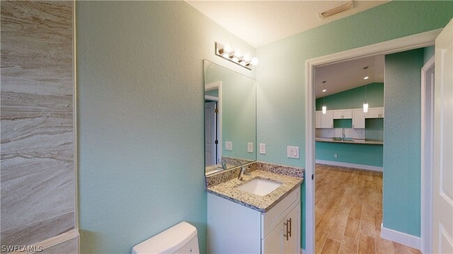 Building Photo - 621 NW 7th Pl