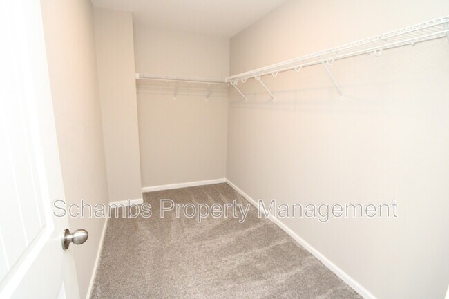 Building Photo - 1043 Myers Point Dr
