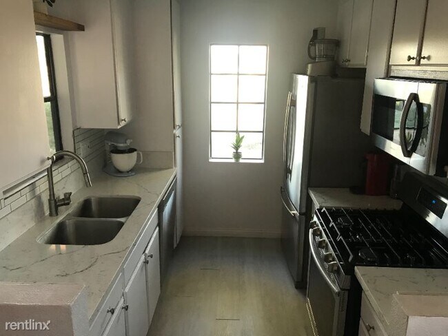 Building Photo - 2 br, 2 bath Condo - 10367 Azuaga st