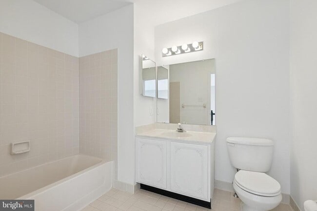 Building Photo - 28 Victoria Cir