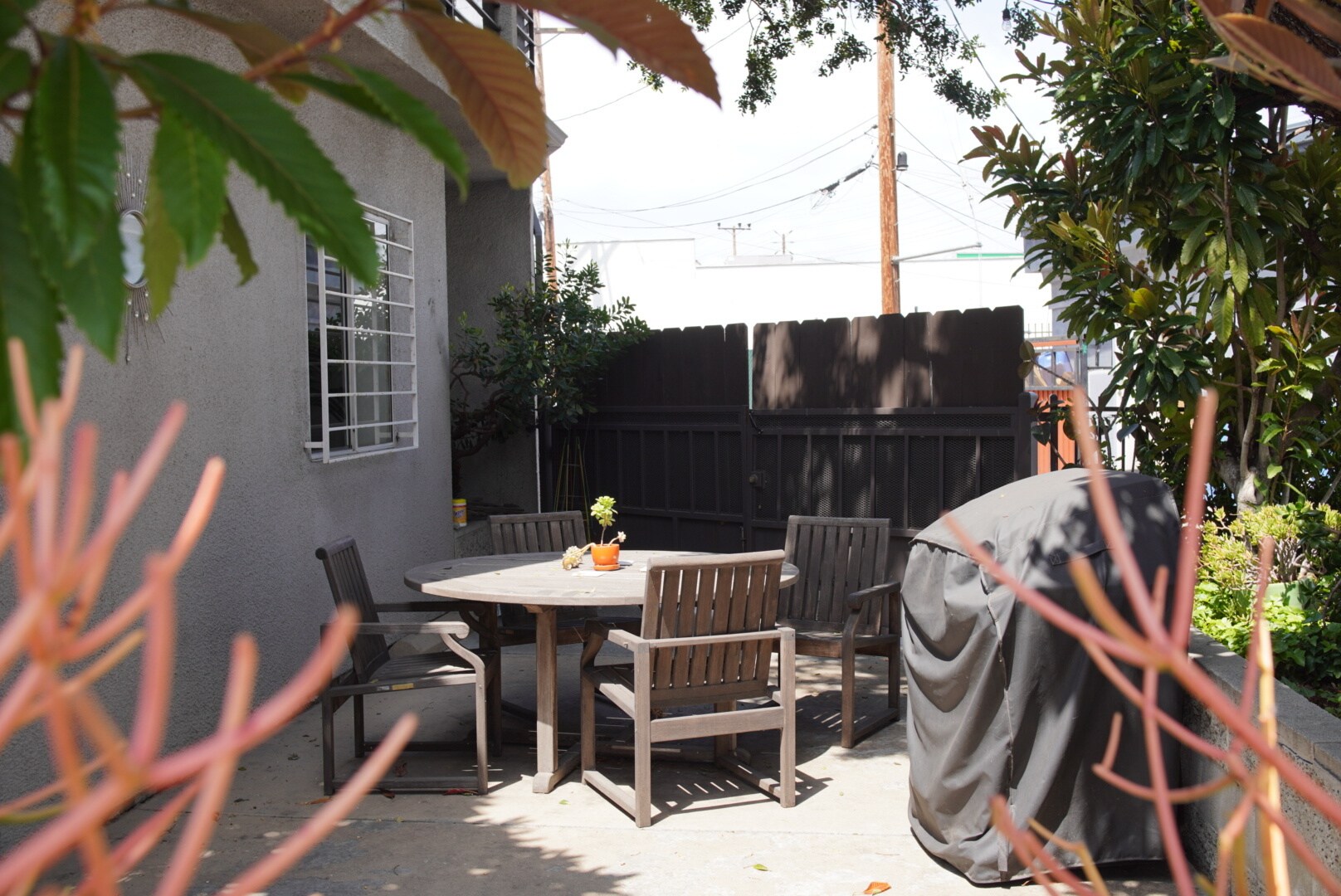 Communal BBQ space - 845 Brooks Ave