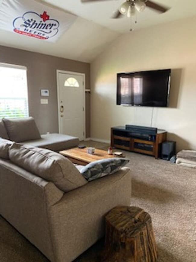 Building Photo - 726 Chanticleers Ln