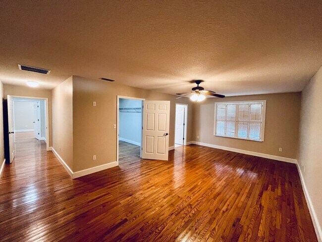 Building Photo - 273 Hollywood Forest Dr