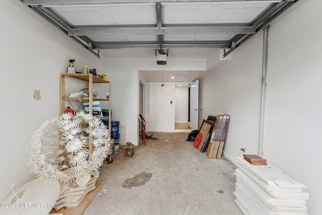 Building Photo - 1058 Beach Ave