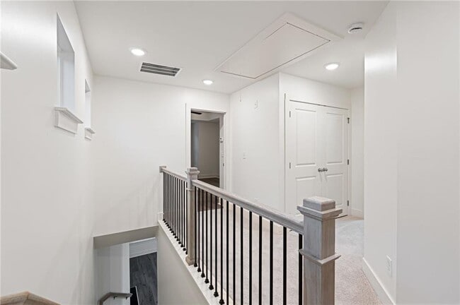 Building Photo - 5820 Calle Vis Dr