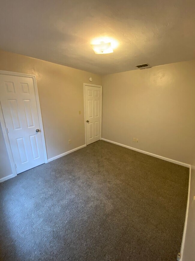 Building Photo - 3701 Bentley Dr