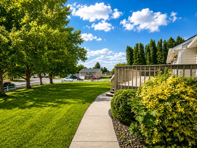 Building Photo - Charming Home on .34 acres!