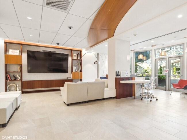 Building Photo - 400 E Randolph St