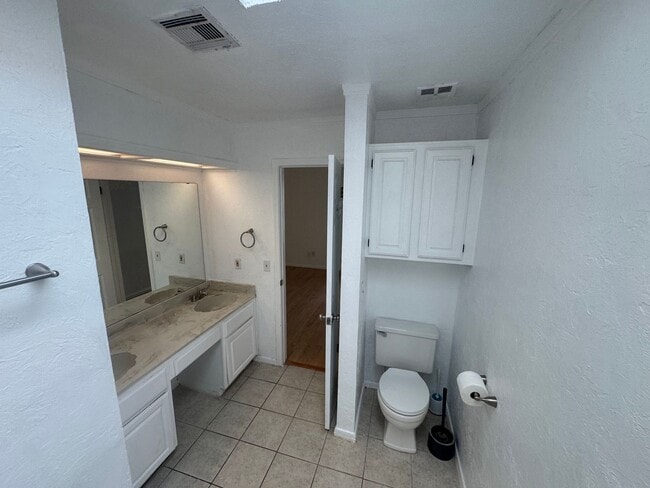 Building Photo - 3 bedroom, 2 bath 2 car garage home for re...