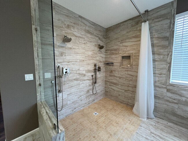 Building Photo - Completely Remodeled home in desirable Mou...
