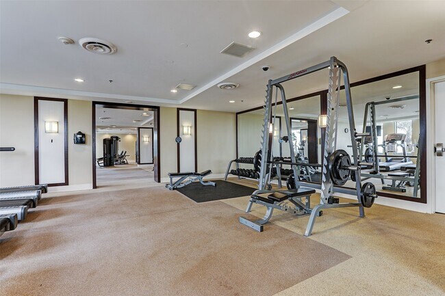Building Photo - 801 E Beach Dr