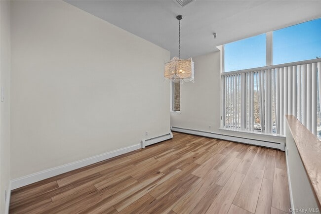 Building Photo - 520 Ashford Ave