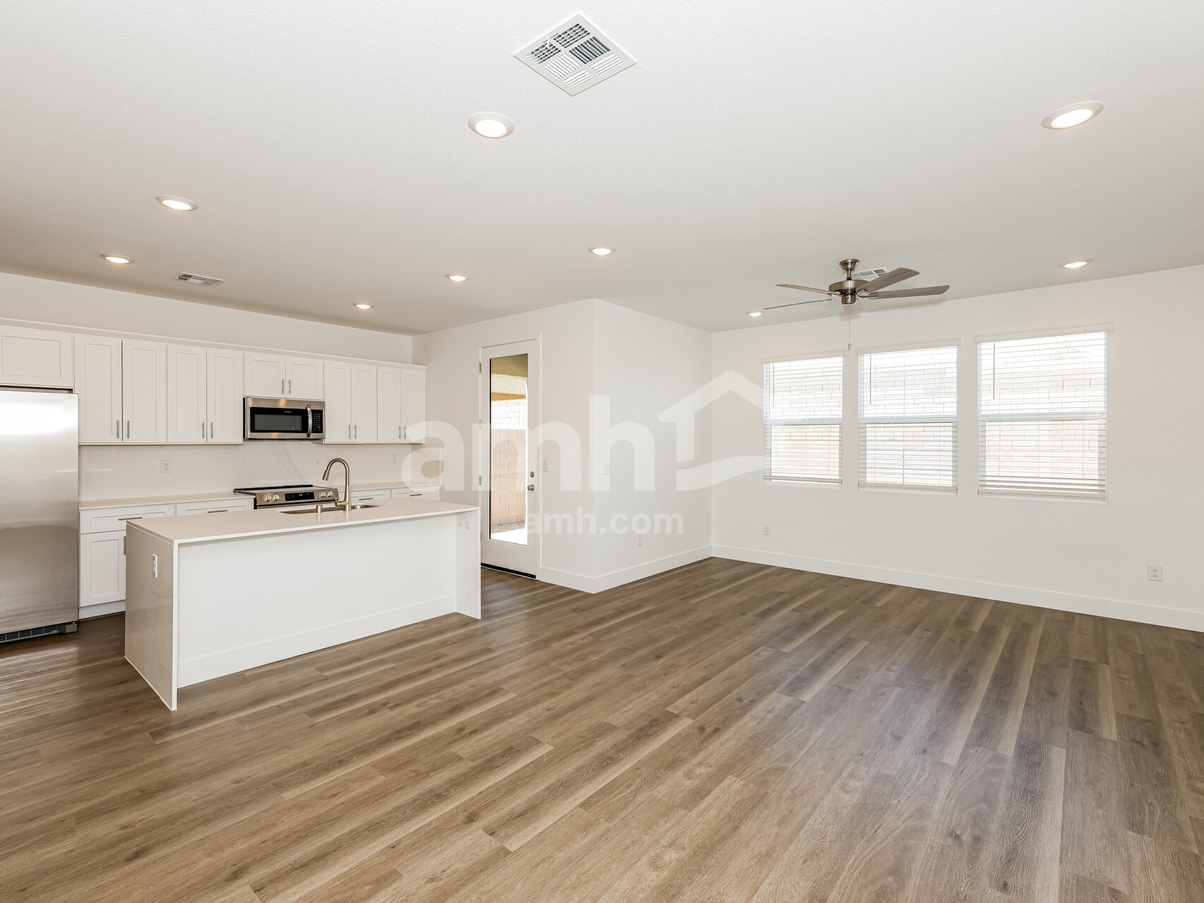 Building Photo - 8708 N Begonia Ct