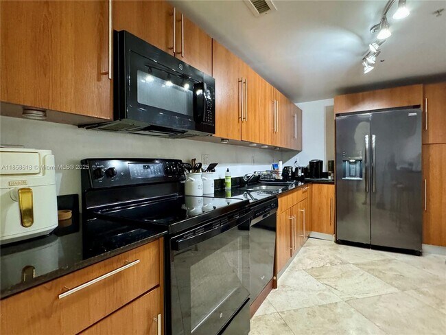 Building Photo - 3001 S Ocean Dr