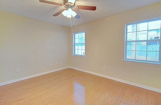 Building Photo - 948 Wedgewood Way
