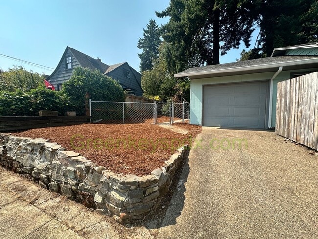 Building Photo - 2- Bedroom, 1.5-Bathroom House in Concordi...