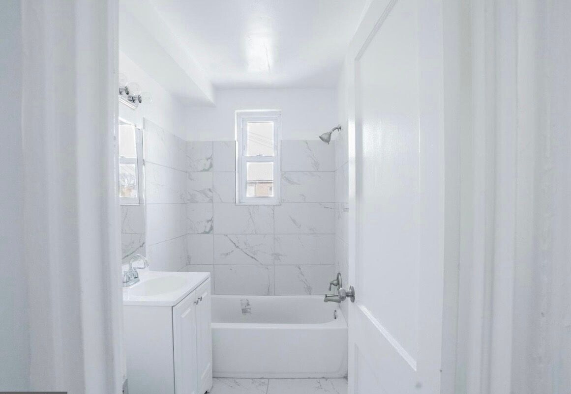 Building Photo - 32 Varnum St NE