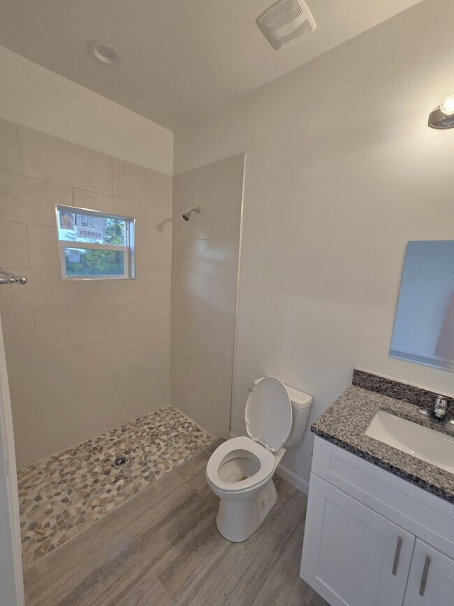 Building Photo - BRAND NEW 2/2/1- GREAT LEHIGH LOCATION