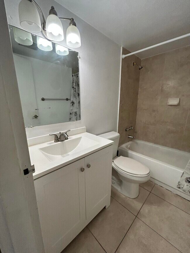 Building Photo - 1805 Sans Souci Blvd