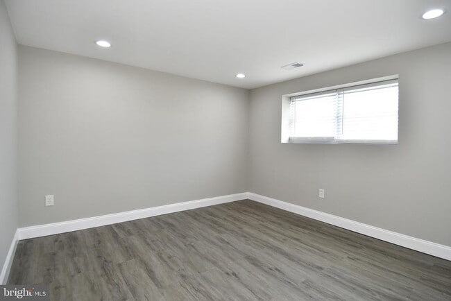 Building Photo - 2101 Norlinda Ave