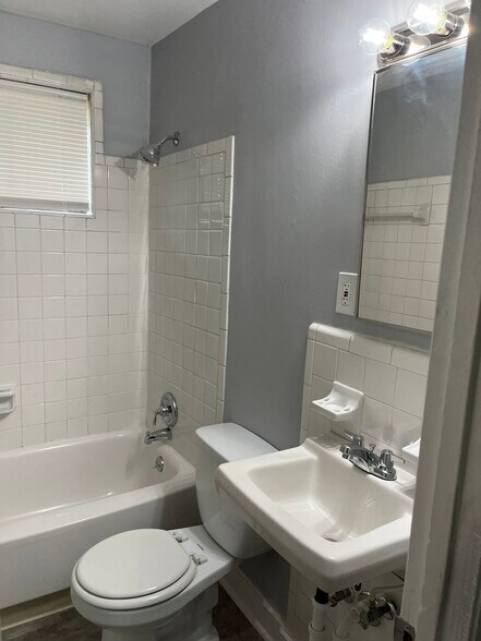 Building Photo - 2437 Herman St