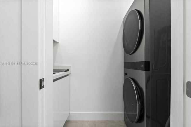 Building Photo - 325 SW 16th St