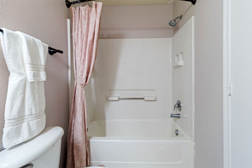 Primary Bathroom - 6717 Waterhill Ln