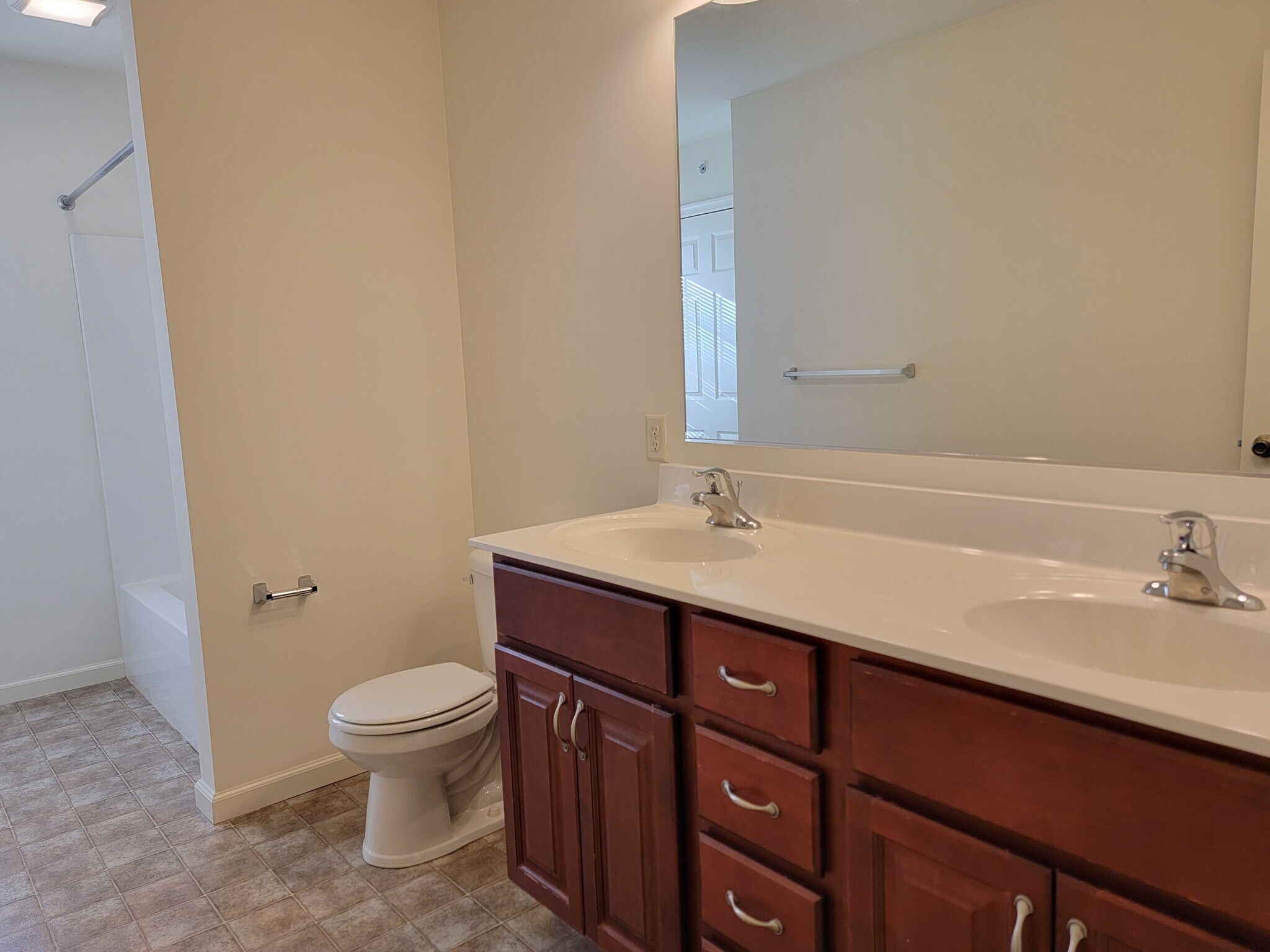 Building Photo - 213 Limestone Dr
