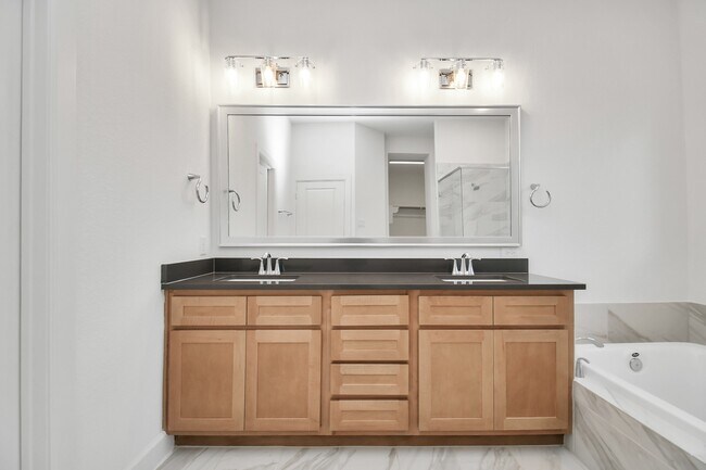 Building Photo - 211 Amaranth Wy