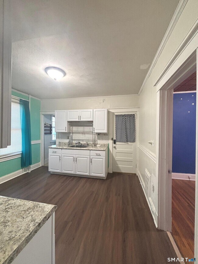 Building Photo - 143 Brown St