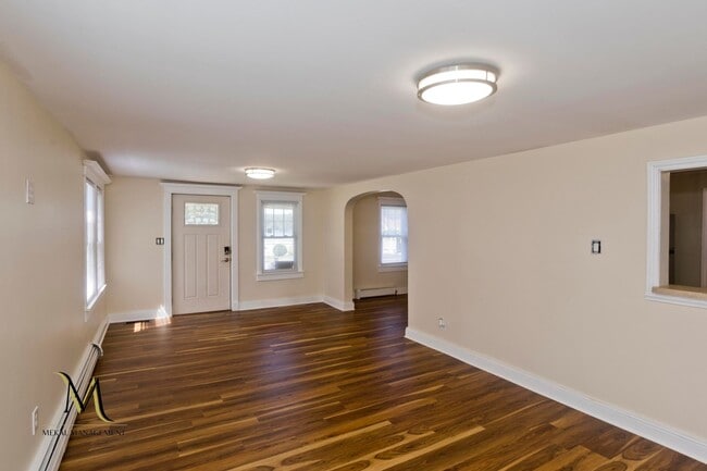 Building Photo - Single-Level Living! 3 Bed Ranch with Mode...