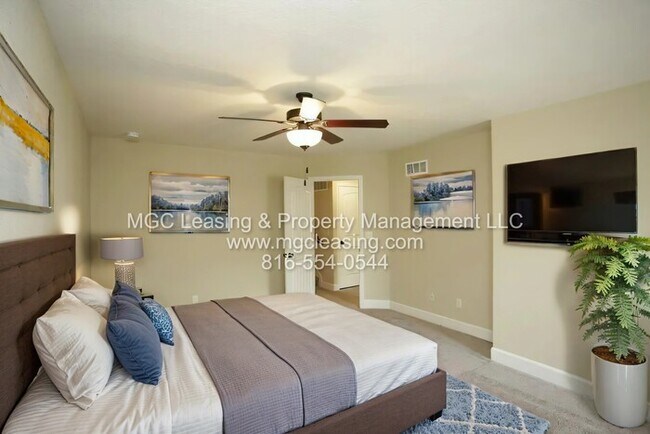 Building Photo - Eagle Creek Townhomes — Freshly Updated & Move-In Ready