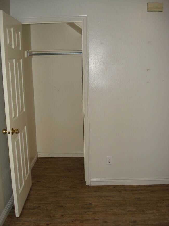 Building Photo - 60 E 200 N