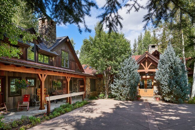 Building Photo - 1900-1902 Snowmass Creek Rd