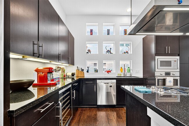 Building Photo - 1232 W 24th St