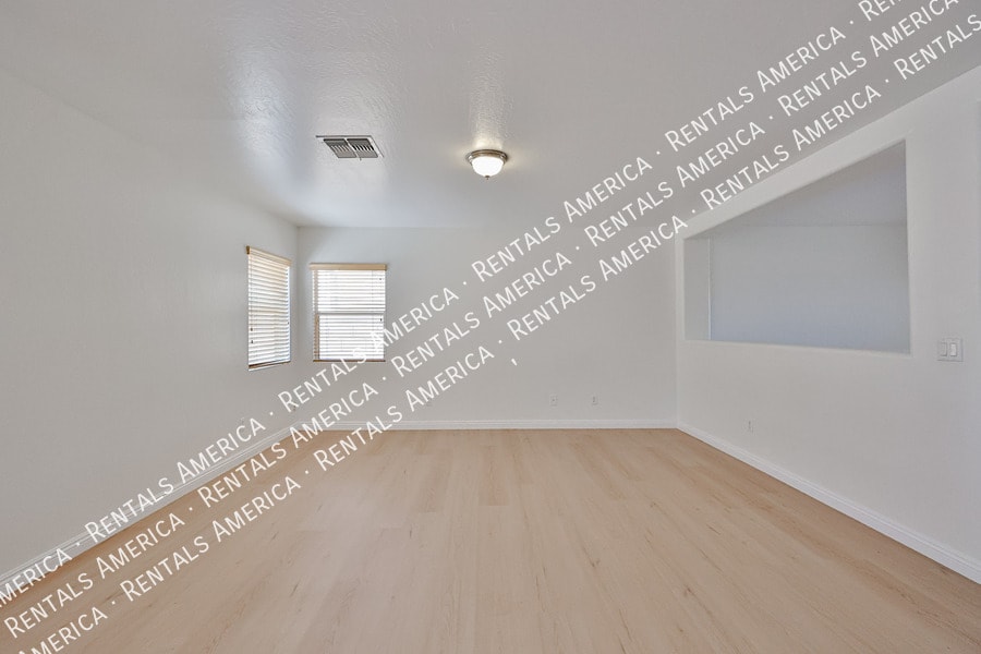 Building Photo - 11627 W Cheryl Dr